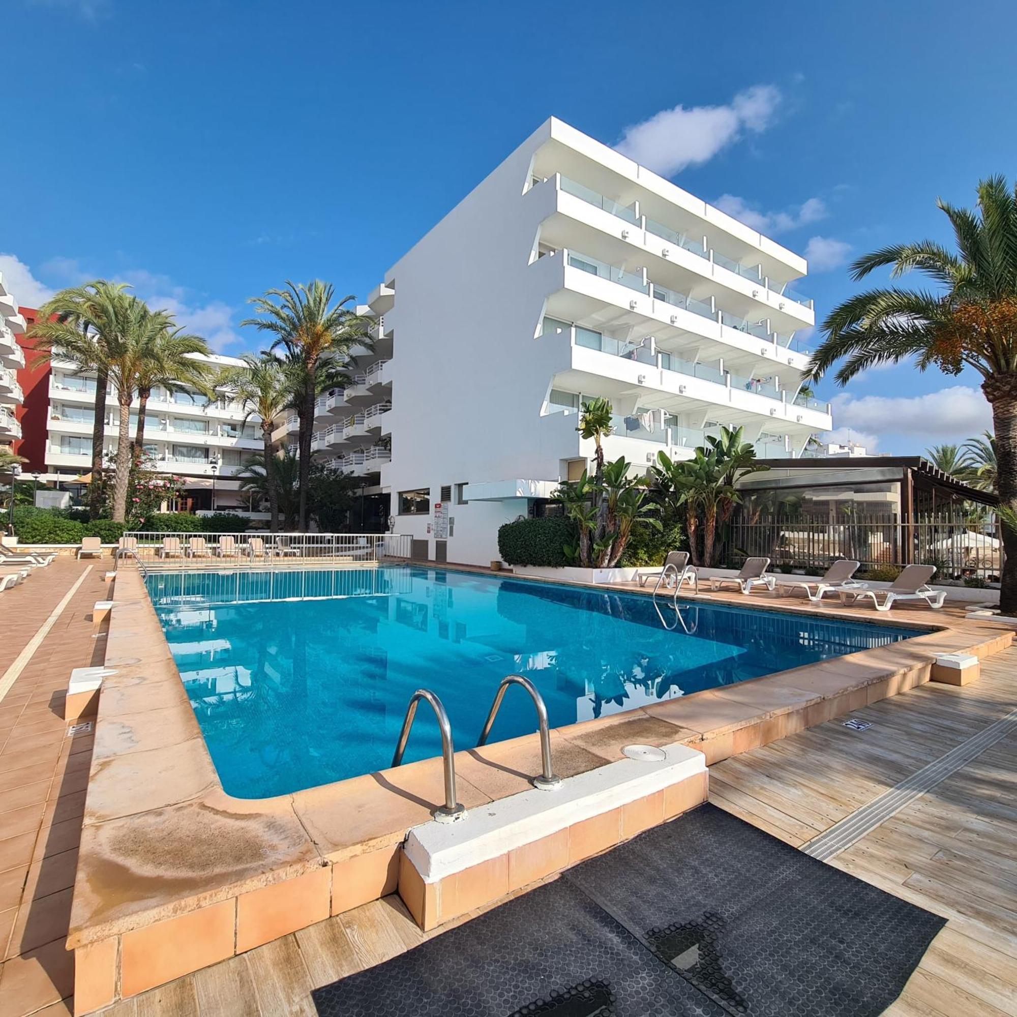 Llobet Apartahotel