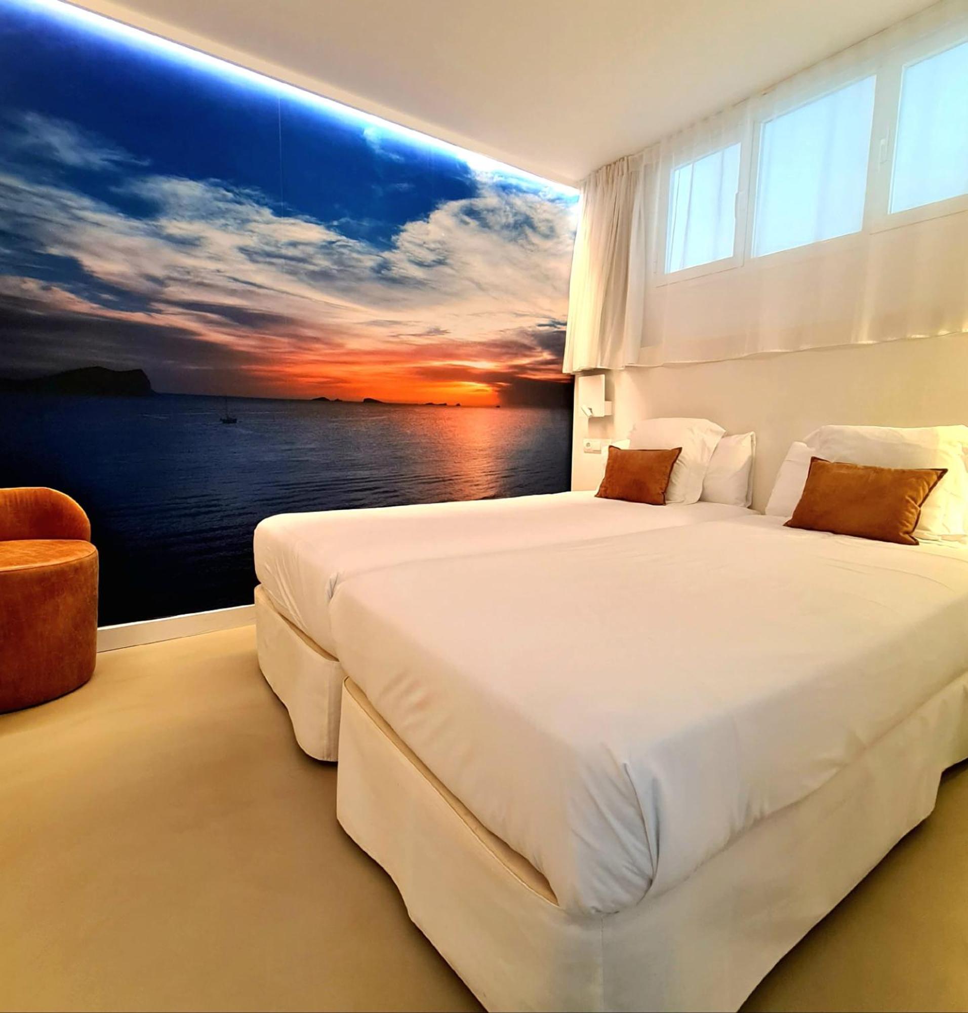 Llobet Apartahotel